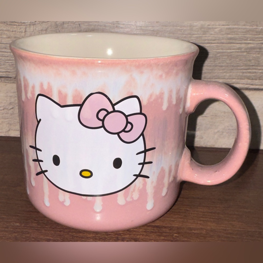 Super Cute Hello Kitty Bow Reactive Glaze 20oz Ceramic Camper Mug - NEW